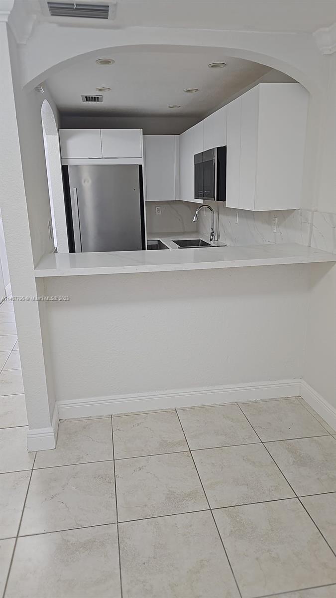 MILLER DREAM TOWNHOMES CO - Residential Lease