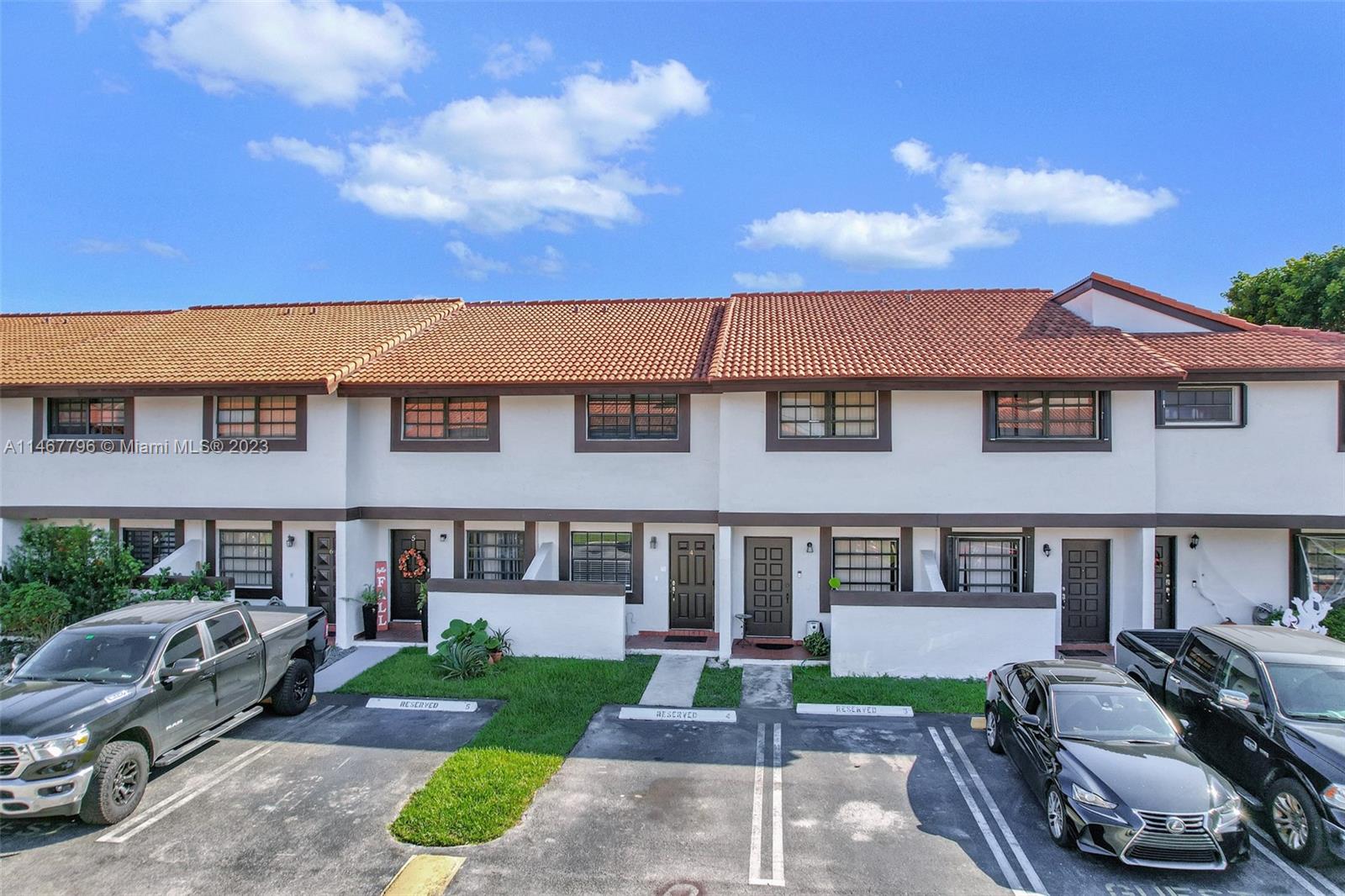 Welcome to this truly exceptional townhouse in the heart of Miami. This stunning home boasts 2 spacious bedrooms, 1 beautifully updated bathroom, and  guess bathroom  With the convenience of having a washer and dryer, situated in an incredible location, this townhouse offers easy access to all the best amenities Miami has to offer, spectacular townhouse, with stainless steel appliances, dishwasher, range top ,stove,microwave,  with a patio to enjoy a family barbecue, ceramic floors, parking in front of the property and close to guess parking , excellent location near schools, banks, shops and supermarkets, easy to show, a safe place to live and in a privileged area of Miami, easy to show lock box.