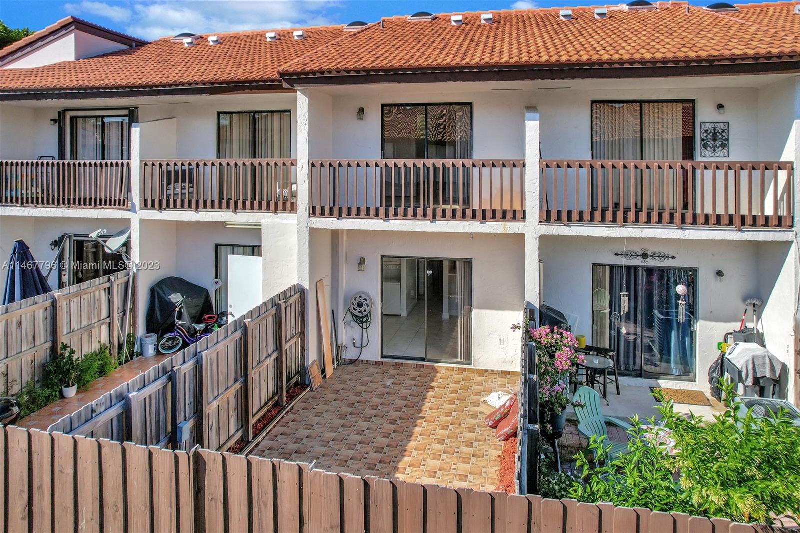 MILLER DREAM TOWNHOMES CO - Residential Lease