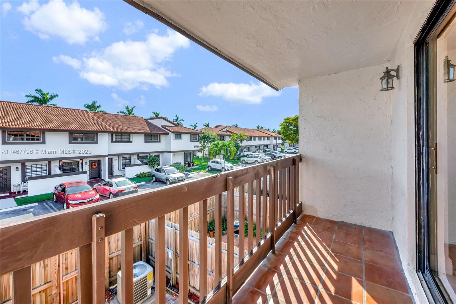 MILLER DREAM TOWNHOMES CO - Residential Lease