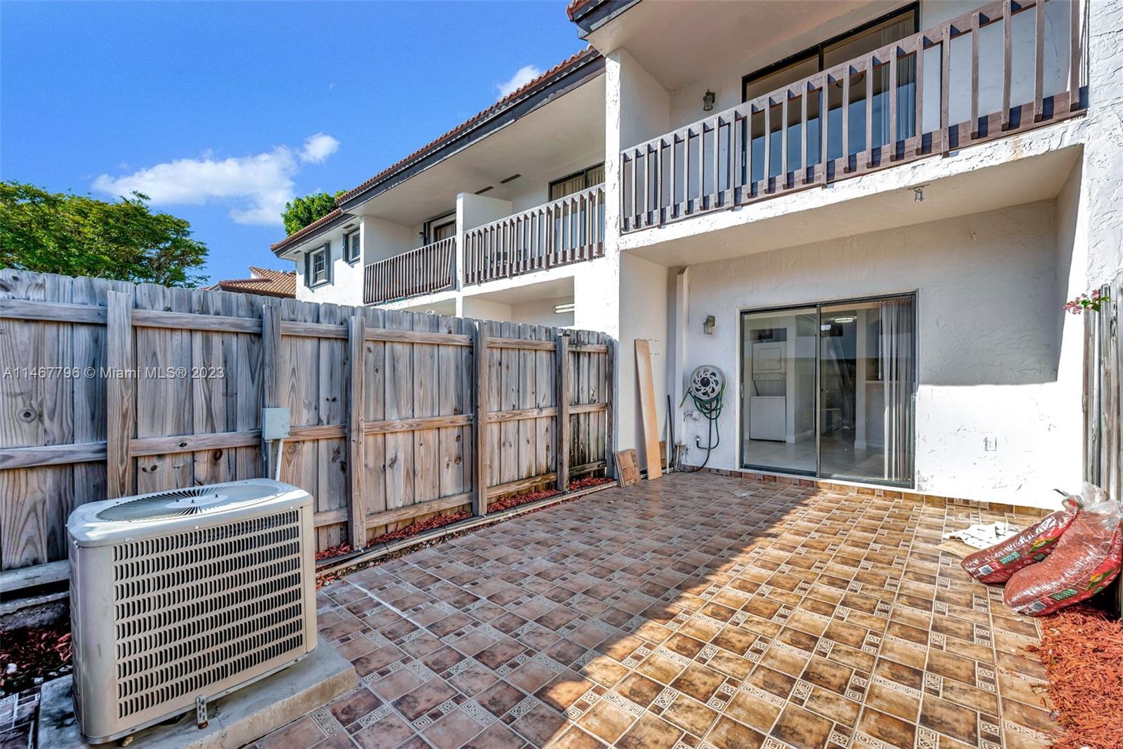MILLER DREAM TOWNHOMES CO - Residential Lease