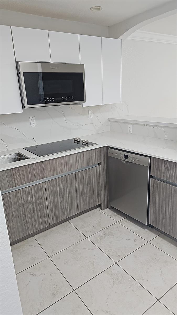 MILLER DREAM TOWNHOMES CO - Residential Lease