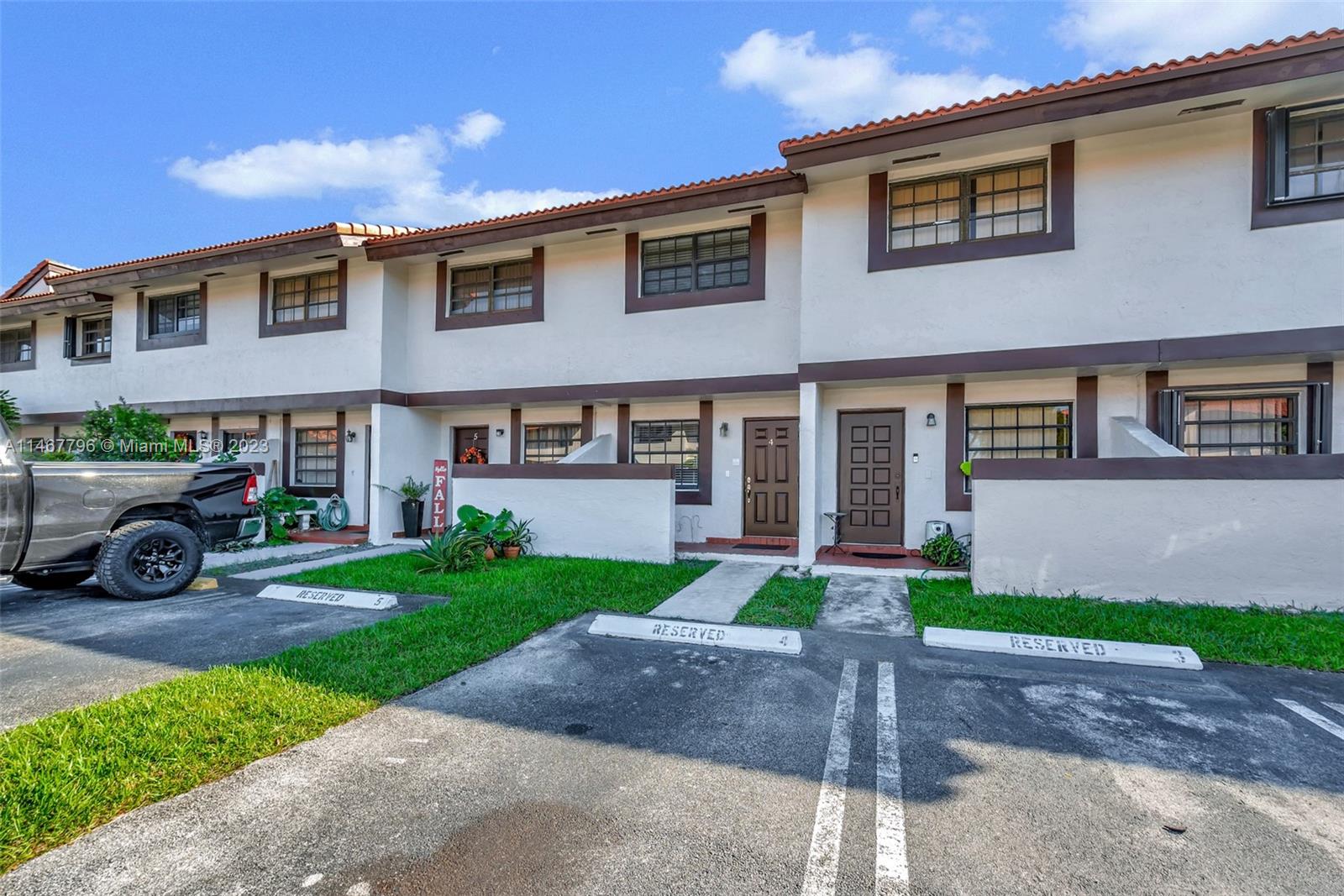 MILLER DREAM TOWNHOMES CO - Residential Lease