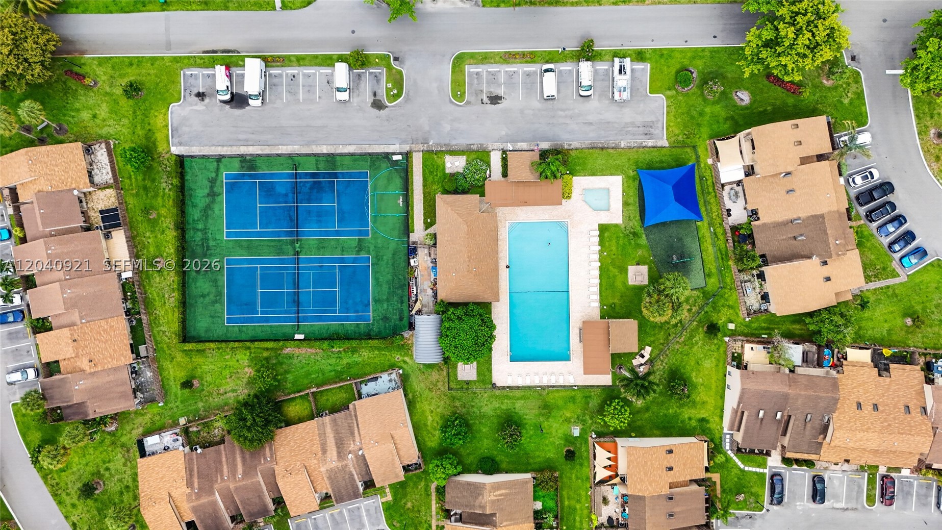 ARROWHEAD GOLF AND TENNIS - Residential
