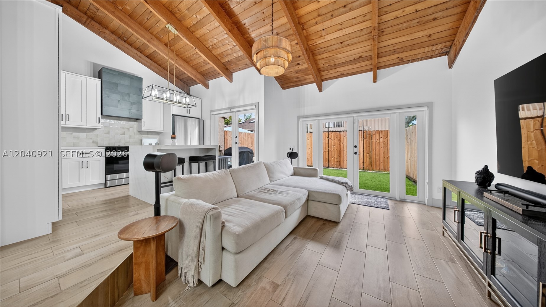 ARROWHEAD GOLF AND TENNIS - Residential