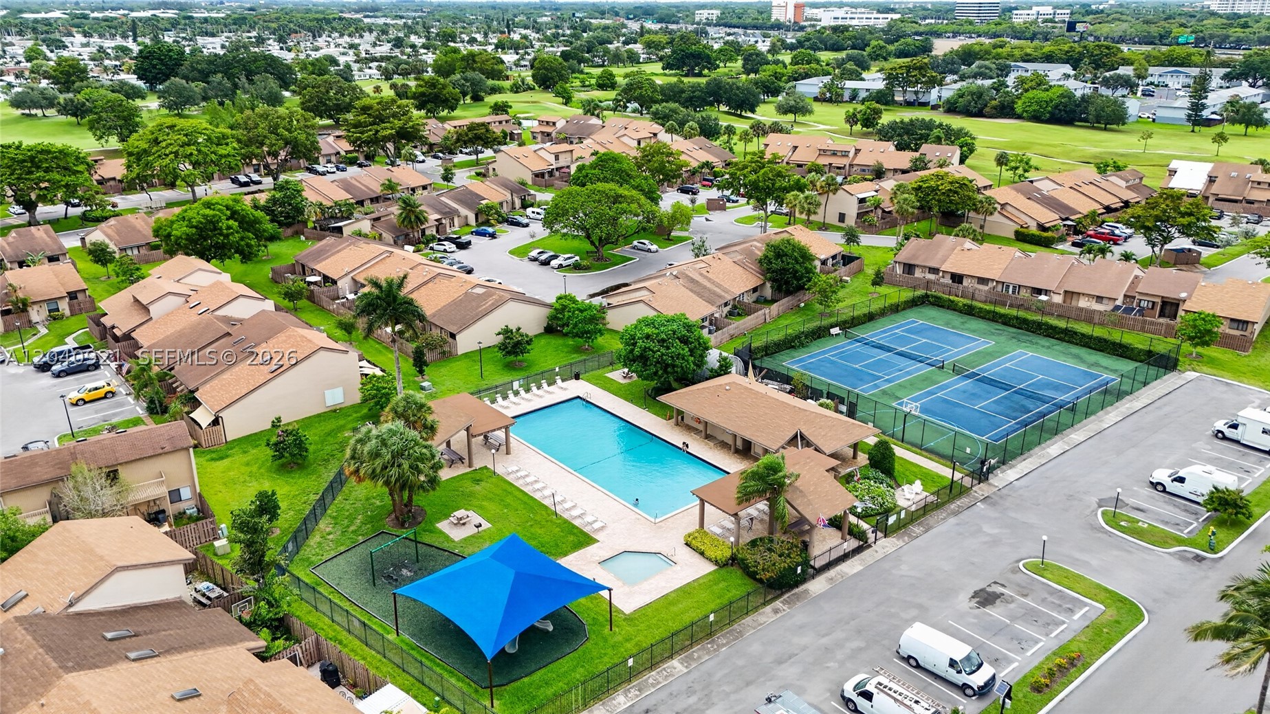 ARROWHEAD GOLF AND TENNIS - Residential