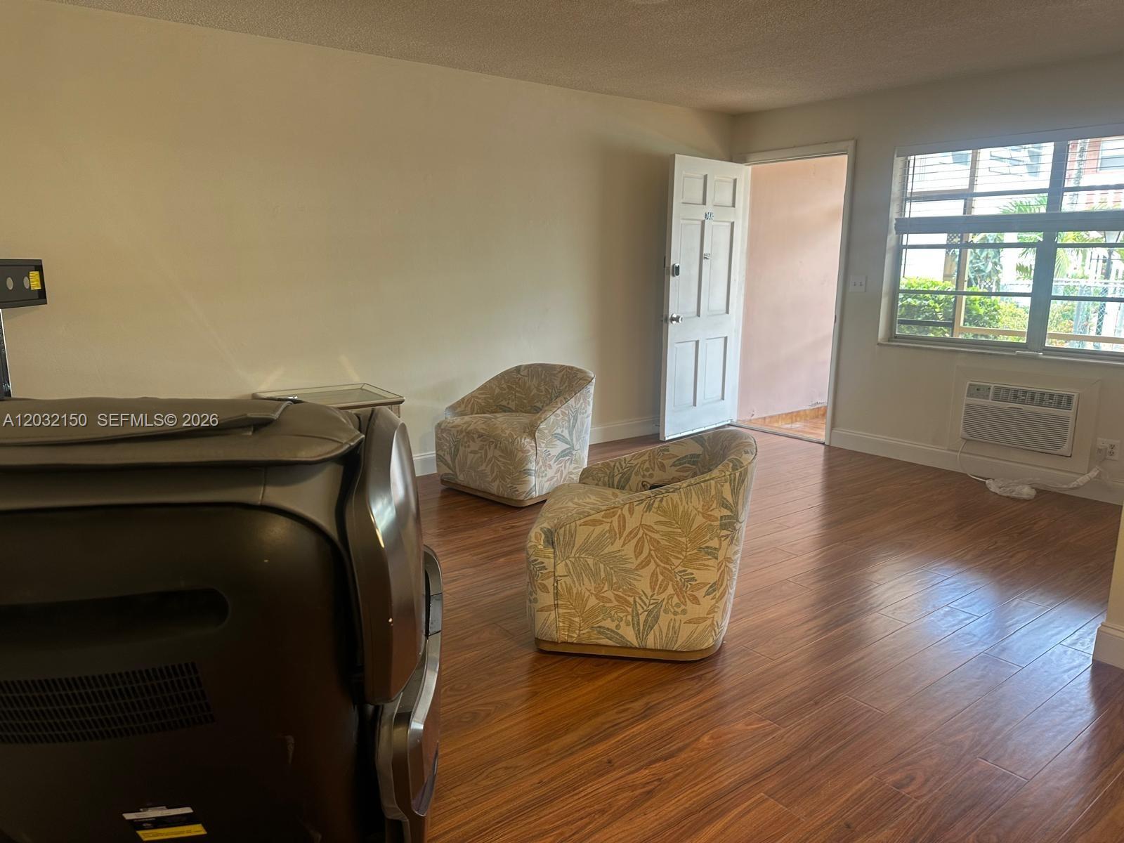 ELDORADO COUNTRY CLUB APT - Residential