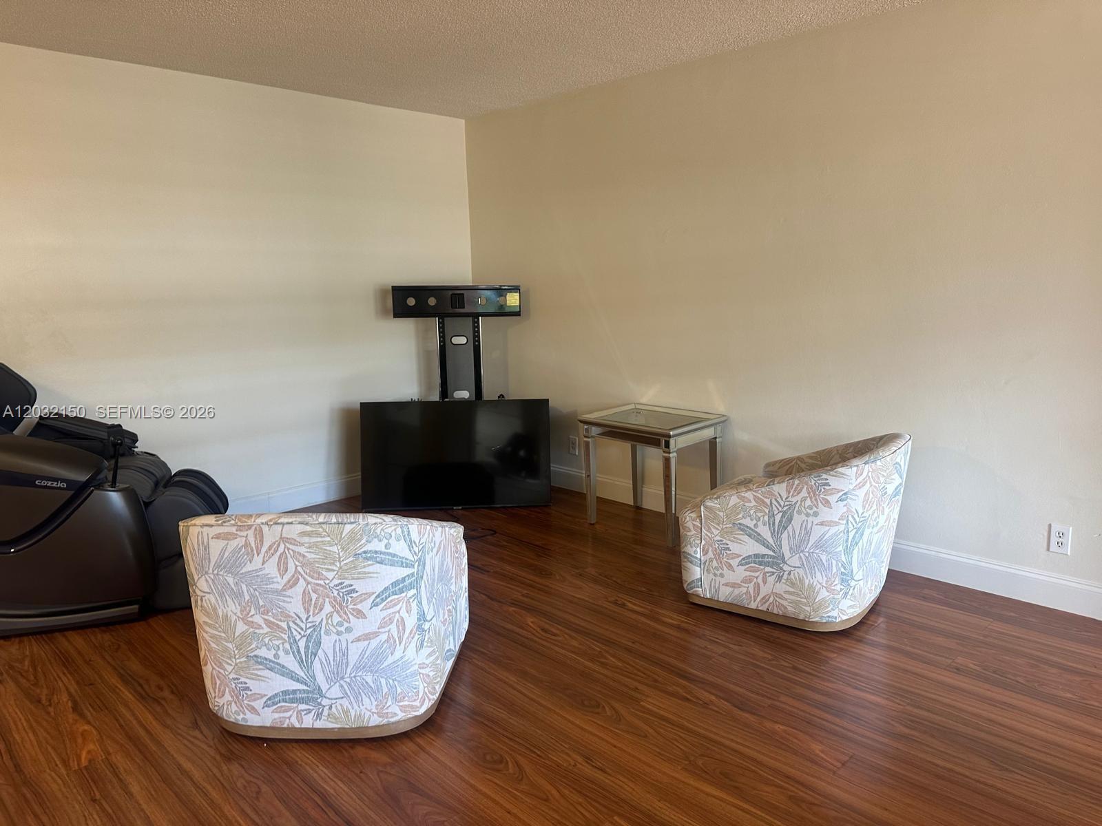 ELDORADO COUNTRY CLUB APT - Residential