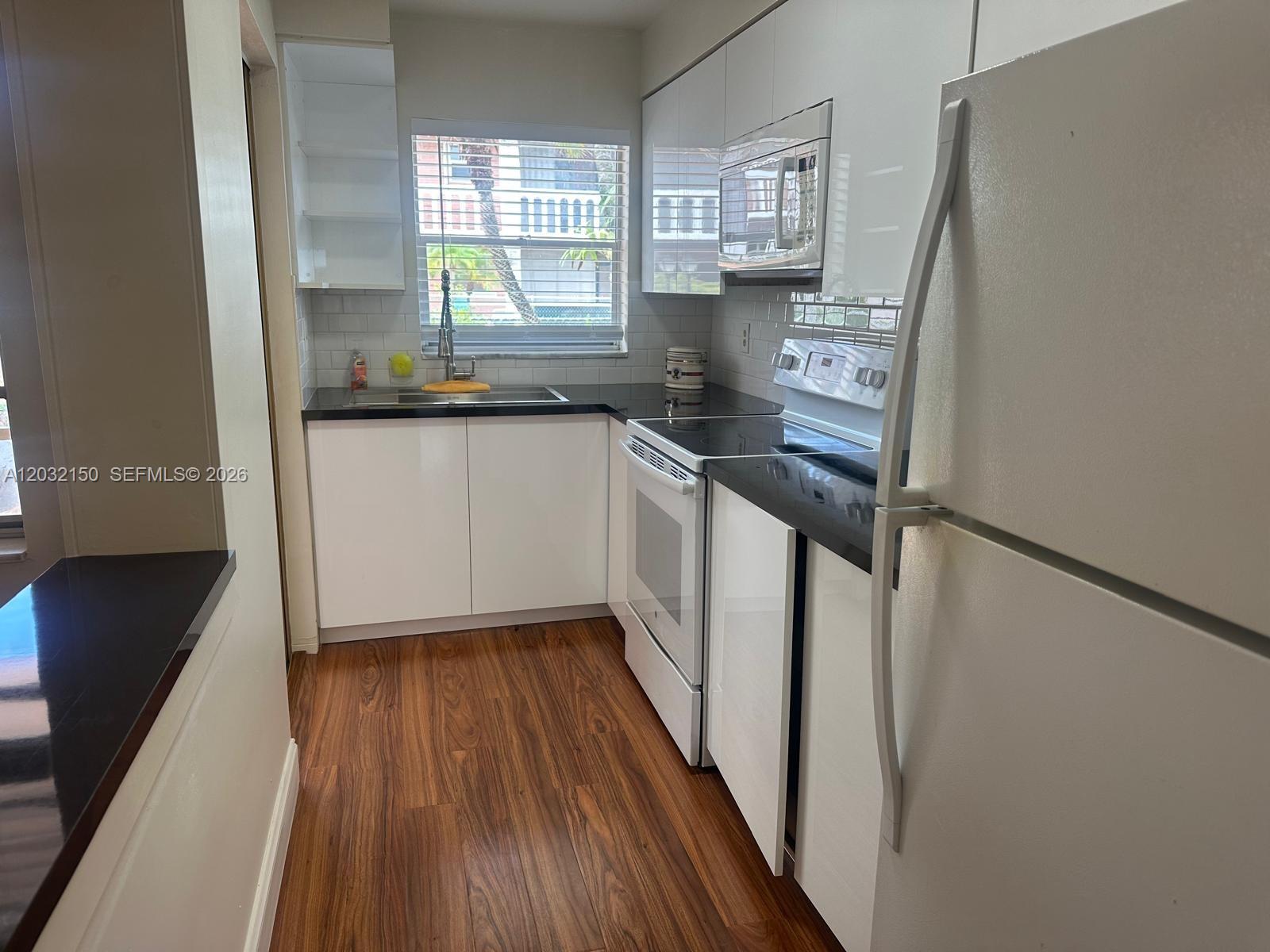 ELDORADO COUNTRY CLUB APT - Residential