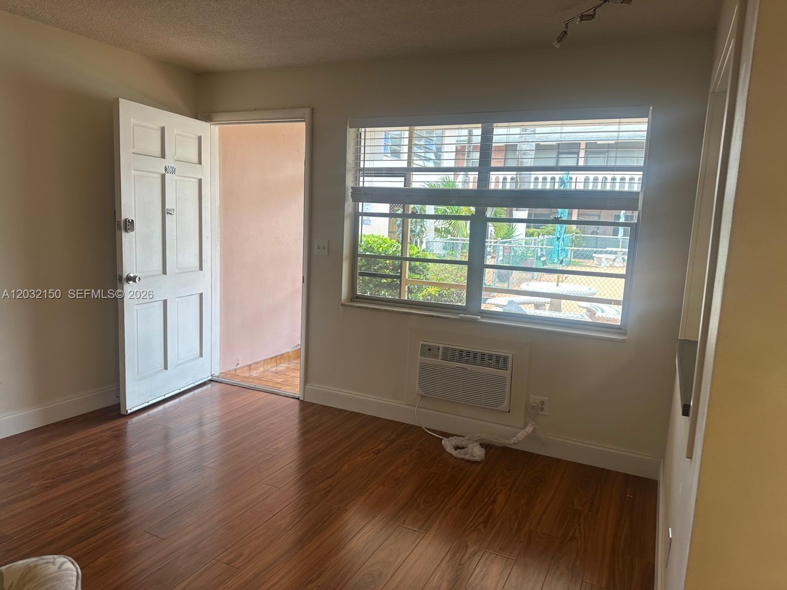 ELDORADO COUNTRY CLUB APT - Residential