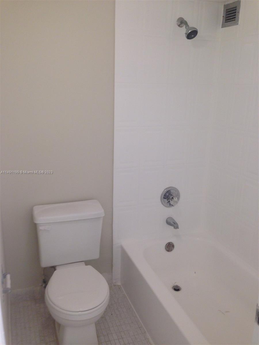 PLAZA OF AMERICAS CONDO P - Residential Lease