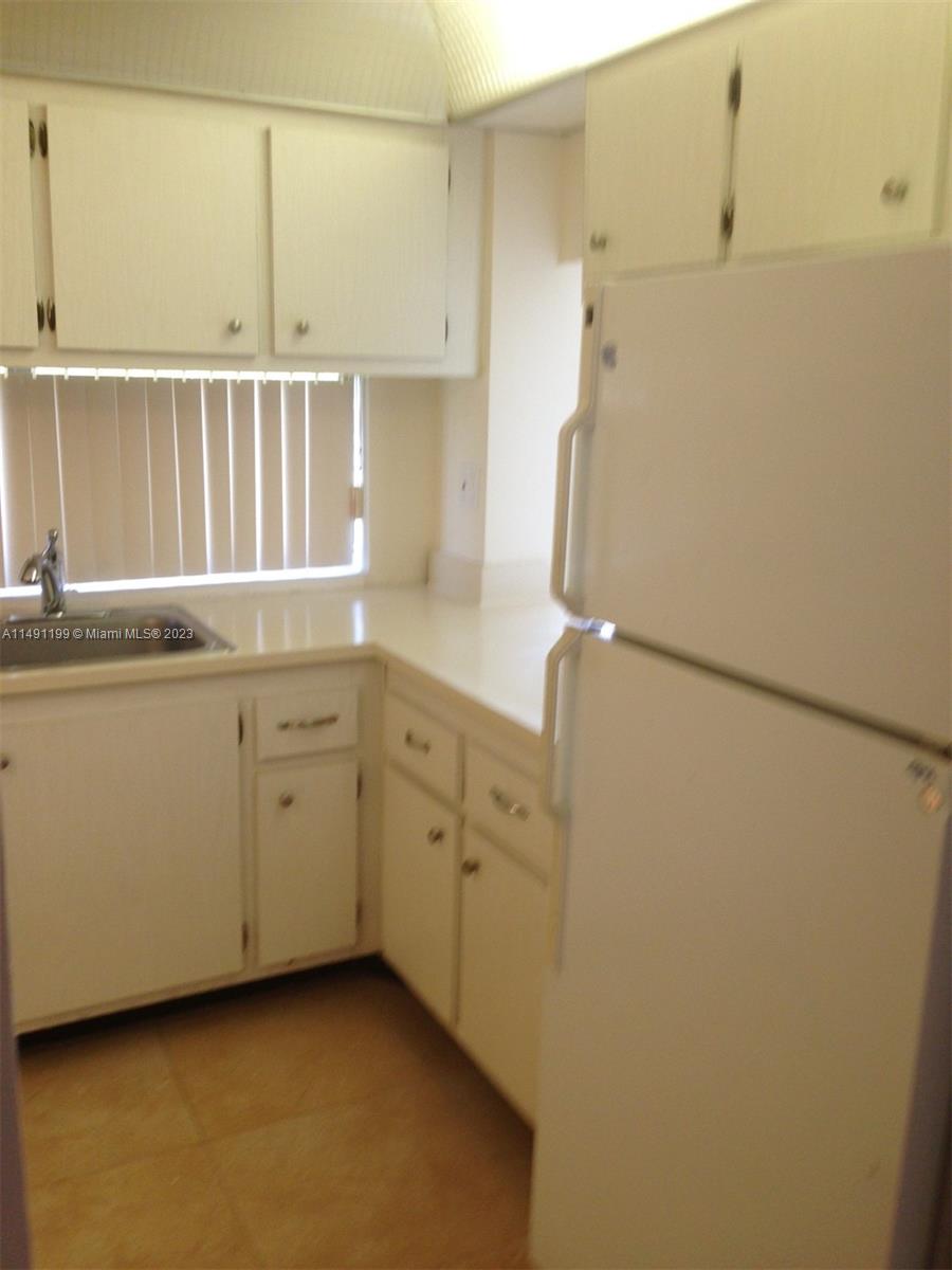 PLAZA OF AMERICAS CONDO P - Residential Lease