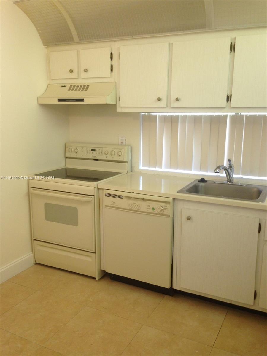PLAZA OF AMERICAS CONDO P - Residential Lease