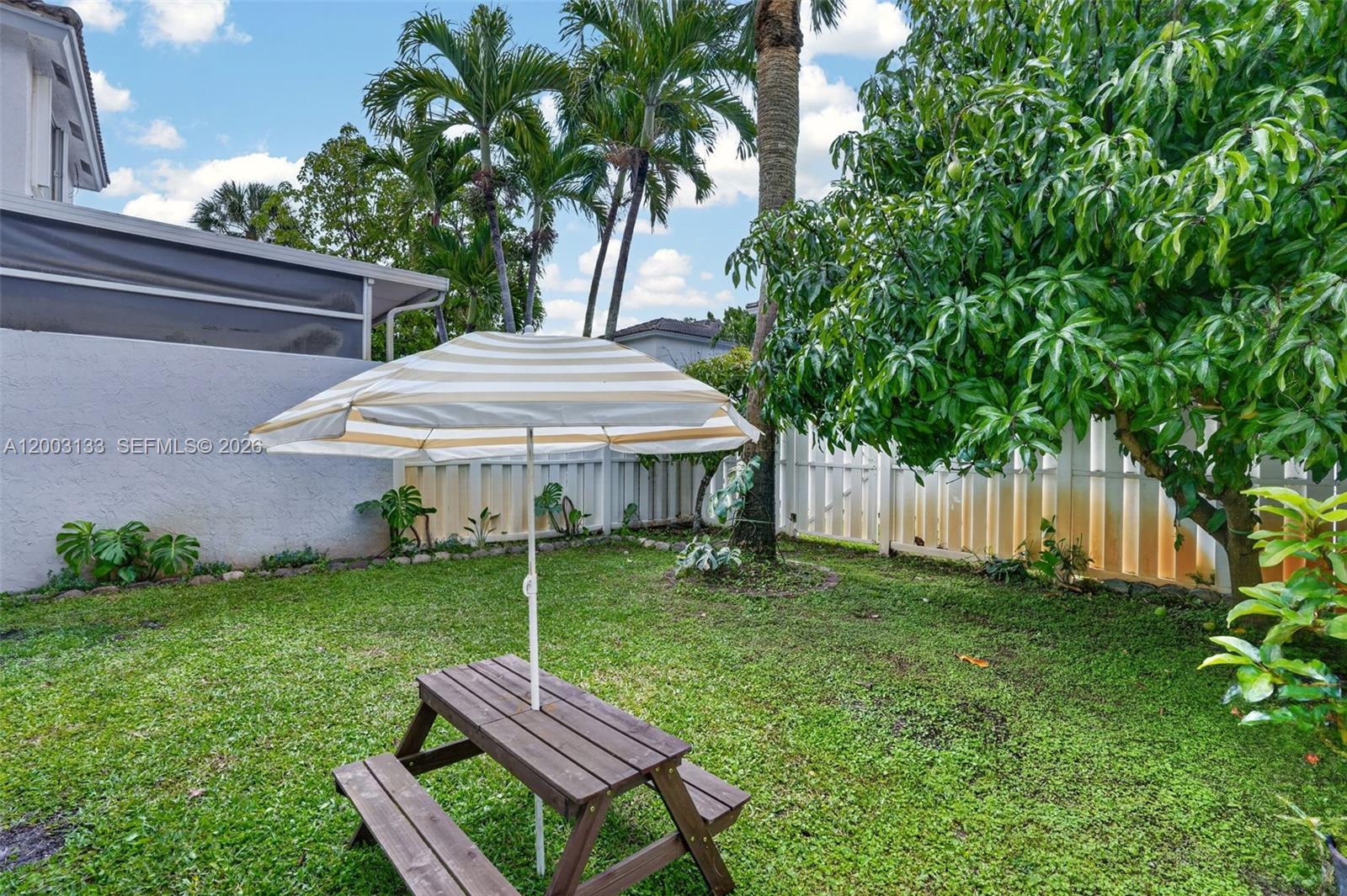 PEMBROKE SHORES - Residential