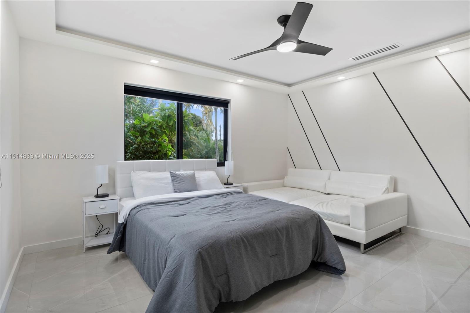 COUNTRY CLUB HOMES - Residential