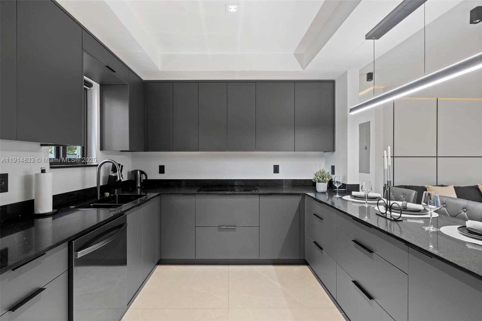 COUNTRY CLUB HOMES - Residential