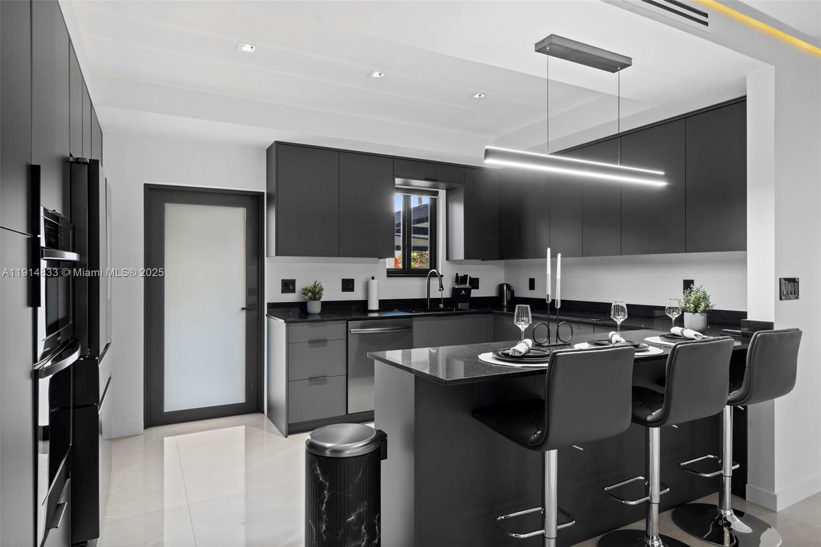 COUNTRY CLUB HOMES - Residential