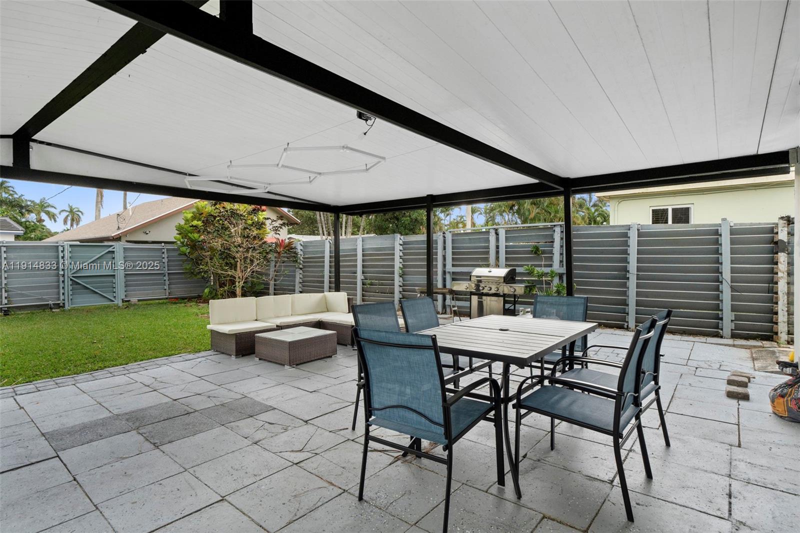 COUNTRY CLUB HOMES - Residential
