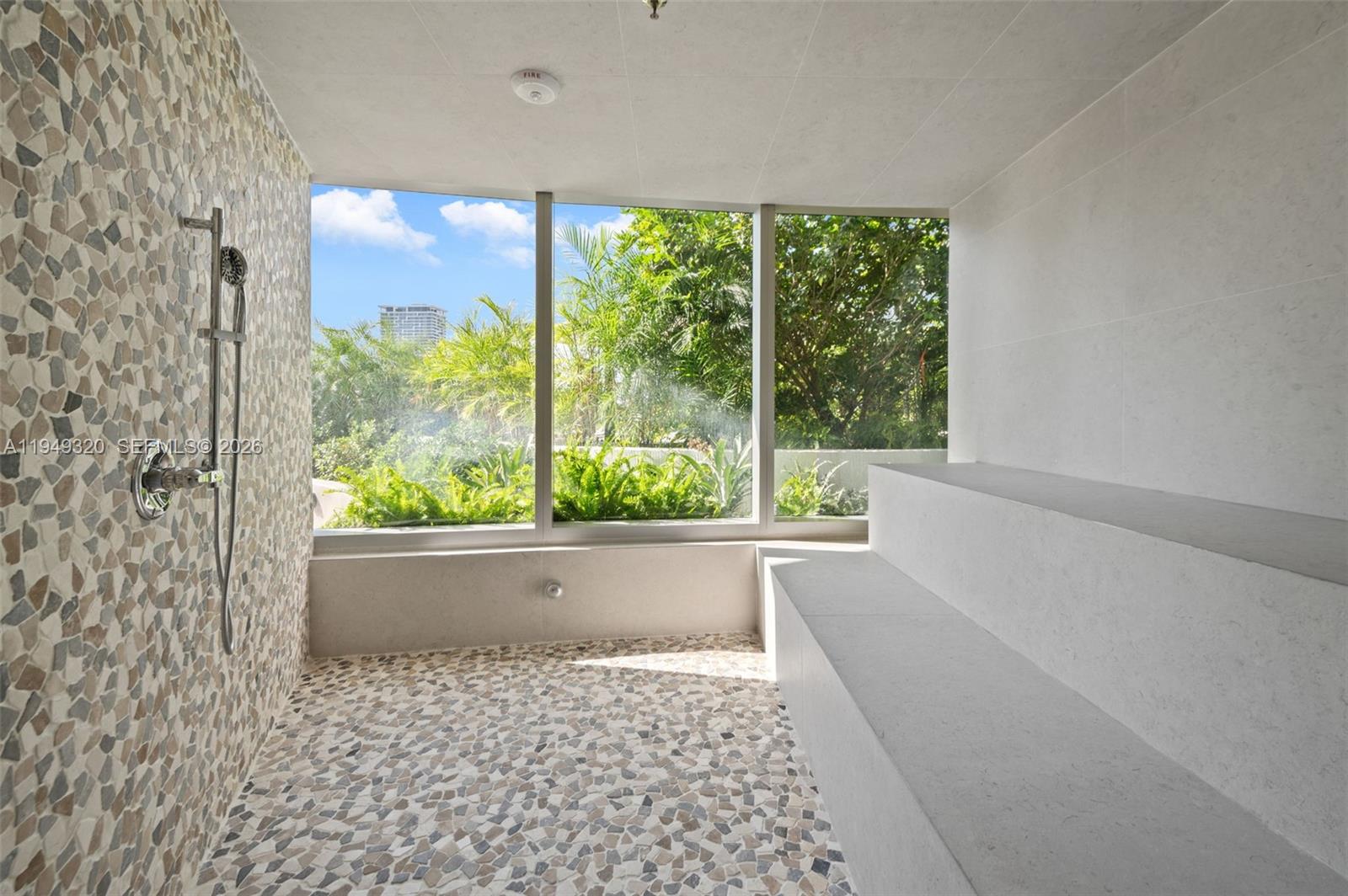 ARIA RESERVE SOUTH CONDO - Residential