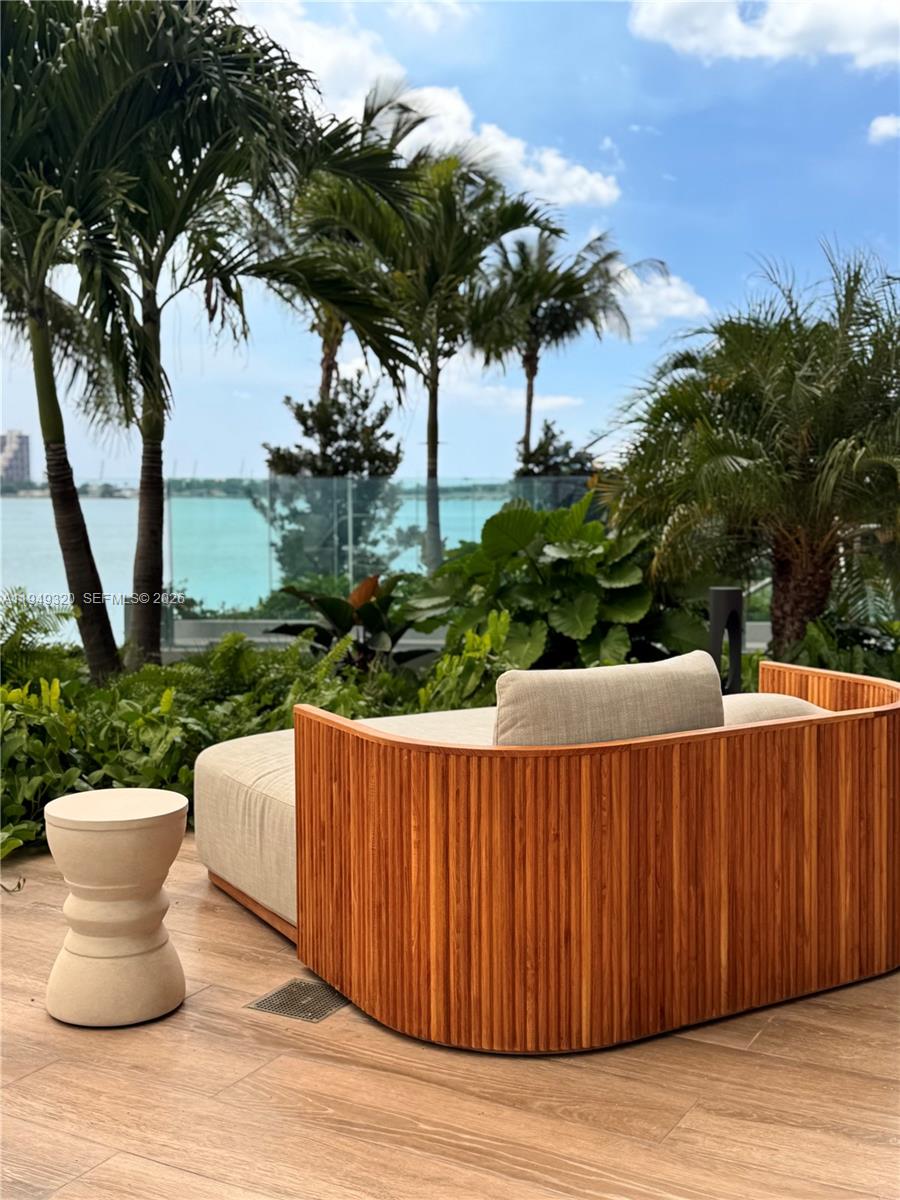 ARIA RESERVE SOUTH CONDO - Residential