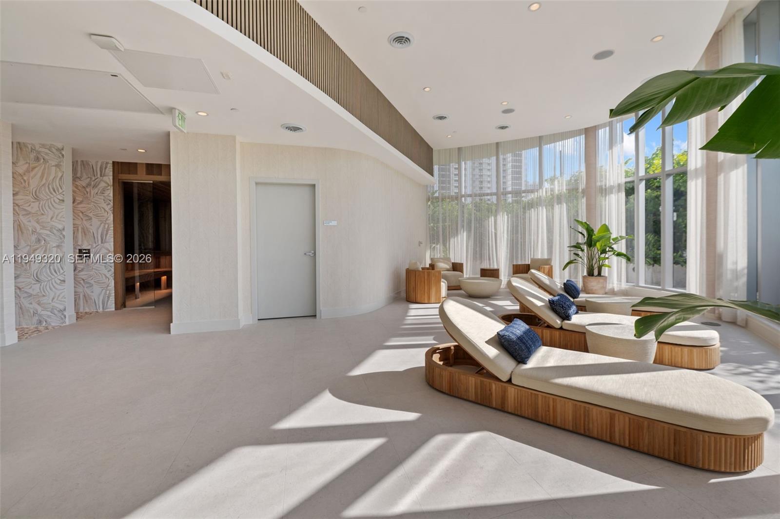 ARIA RESERVE SOUTH CONDO - Residential