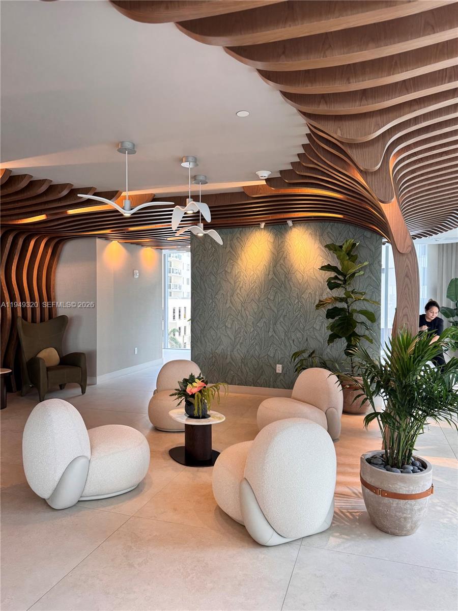 ARIA RESERVE SOUTH CONDO - Residential