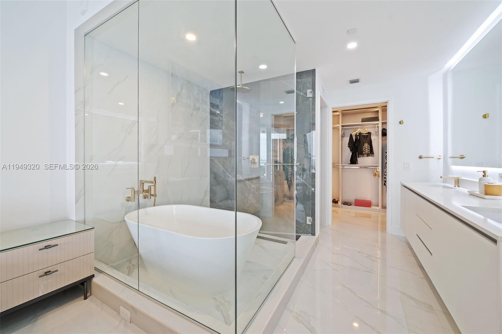 ARIA RESERVE SOUTH CONDO - Residential