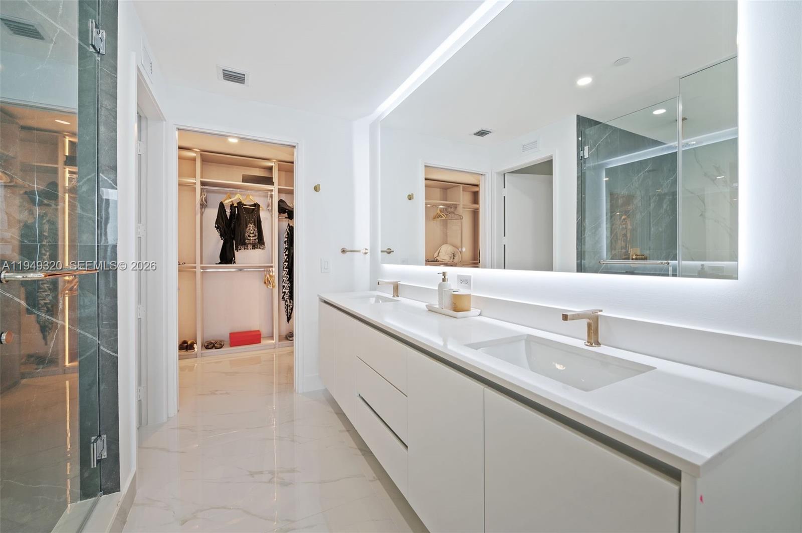 ARIA RESERVE SOUTH CONDO - Residential