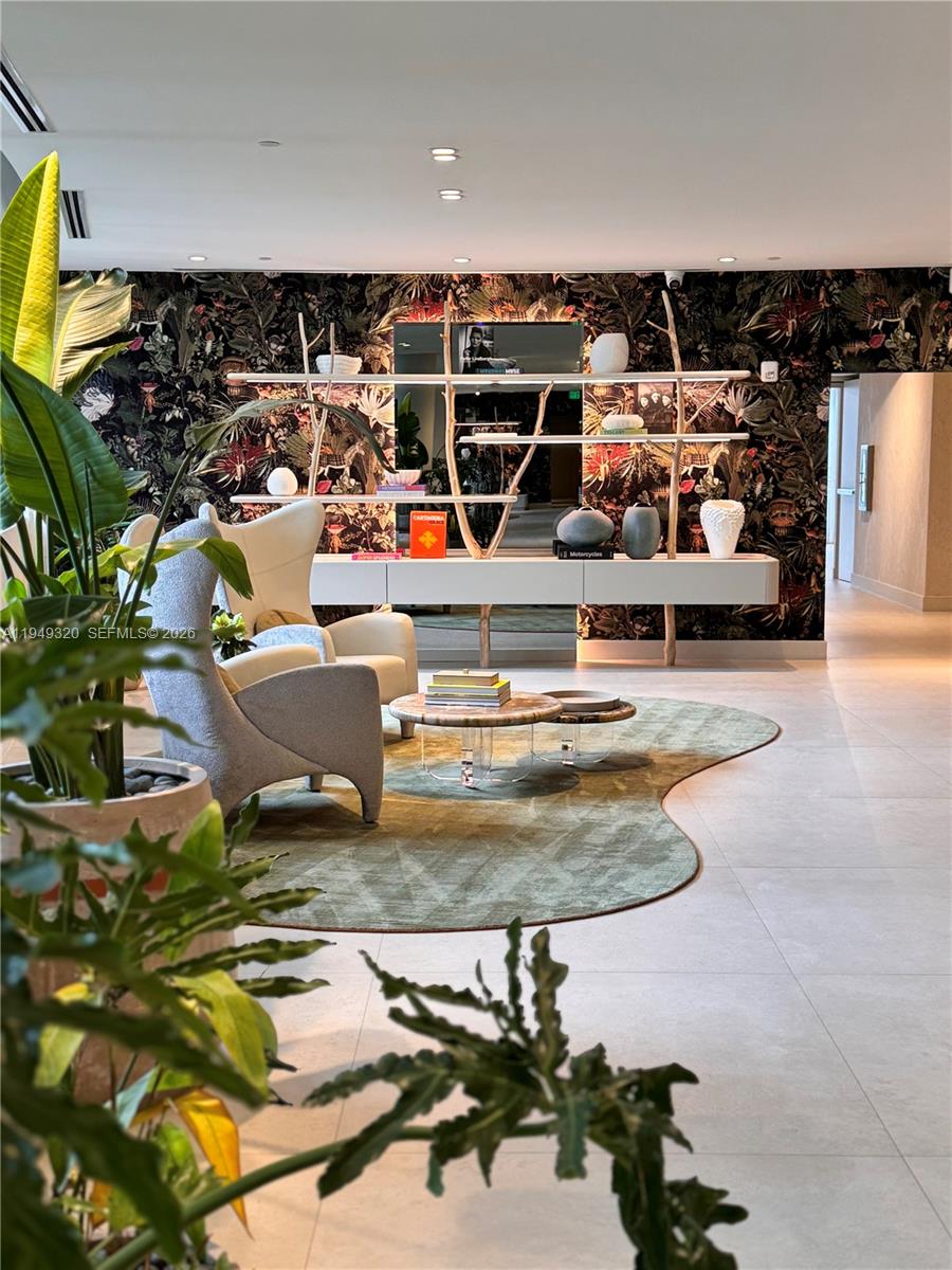 ARIA RESERVE SOUTH CONDO - Residential
