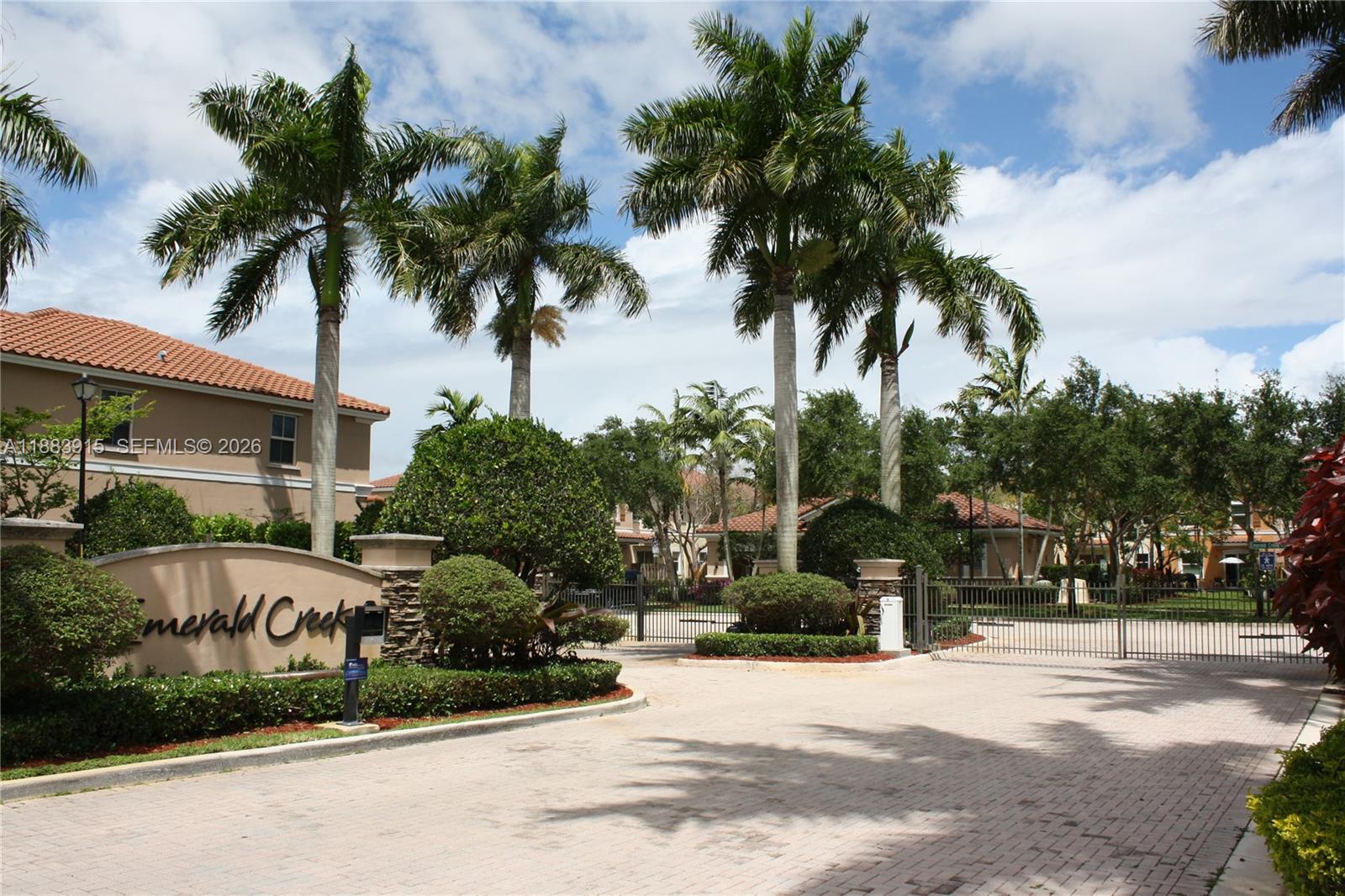 EMERALD CREEK TOWNHOMES - Residential