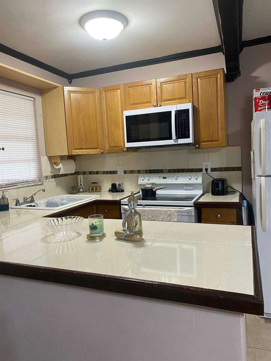 INVESTOR SPECIAL! GREAT 1 BED 1 BATH UNIT FOR SALE, RENTED AT $1600 UNTIL JULY 2025.