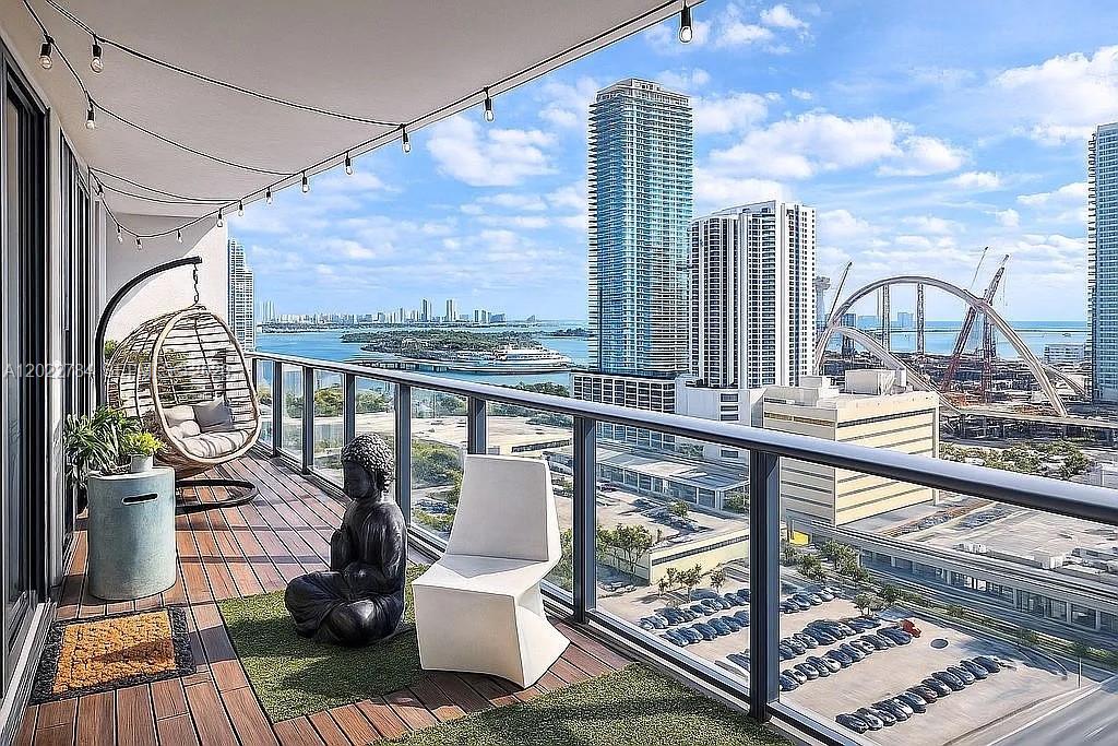 CANVAS CONDO - Residential