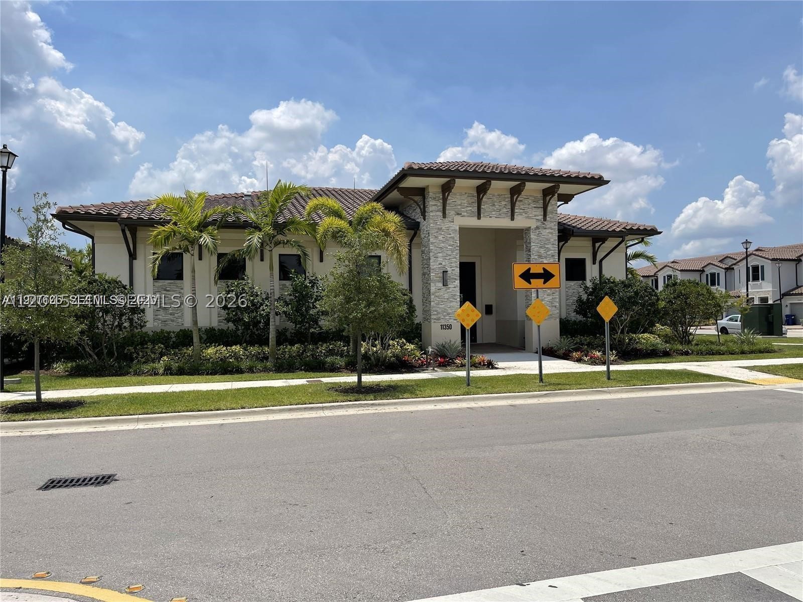 COCO PALM VILLAS - Residential