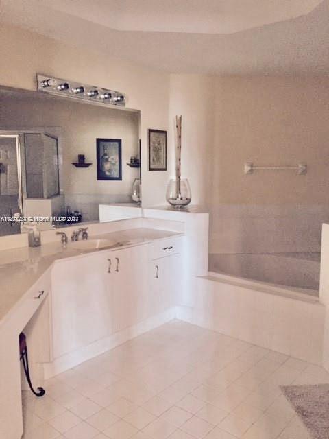 DORAL ISLES MARTINIQUE - Residential