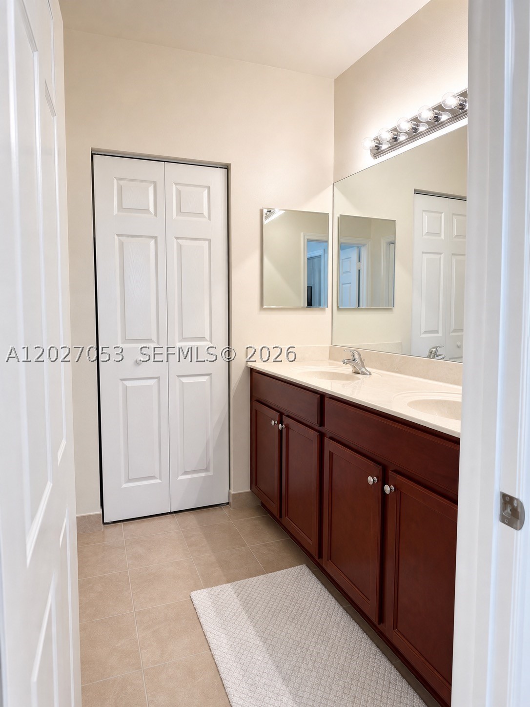 EMERALD CREEK TOWNHOMES - Residential Lease