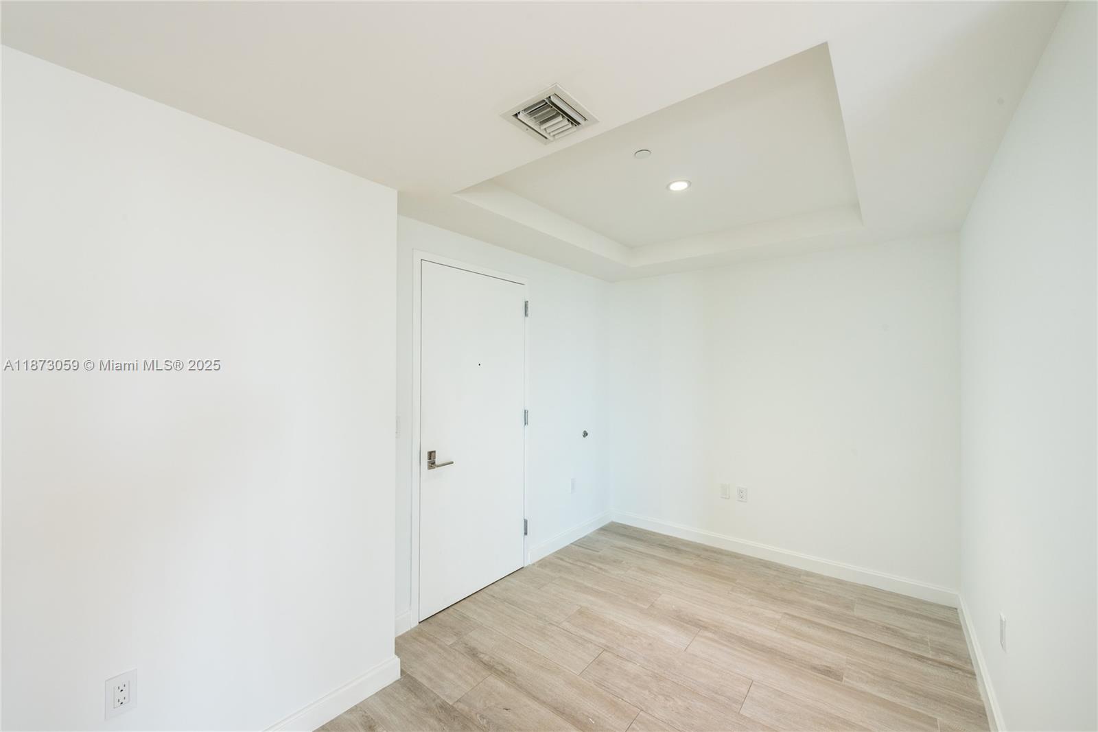 BRICKELL HEIGHTS EAST CON - Residential Lease