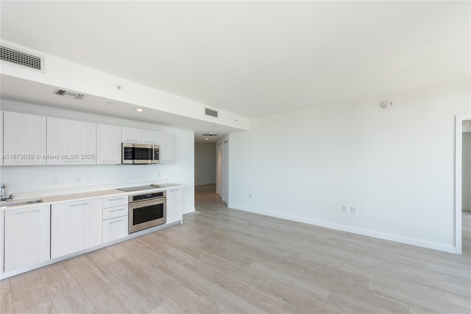 BRICKELL HEIGHTS EAST CON - Residential Lease