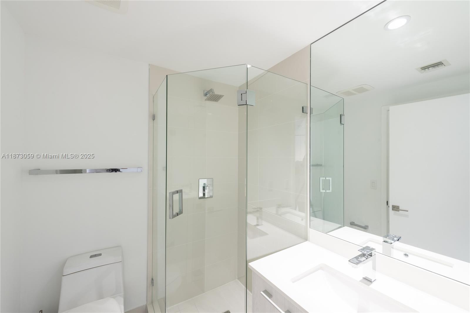 BRICKELL HEIGHTS EAST CON - Residential Lease