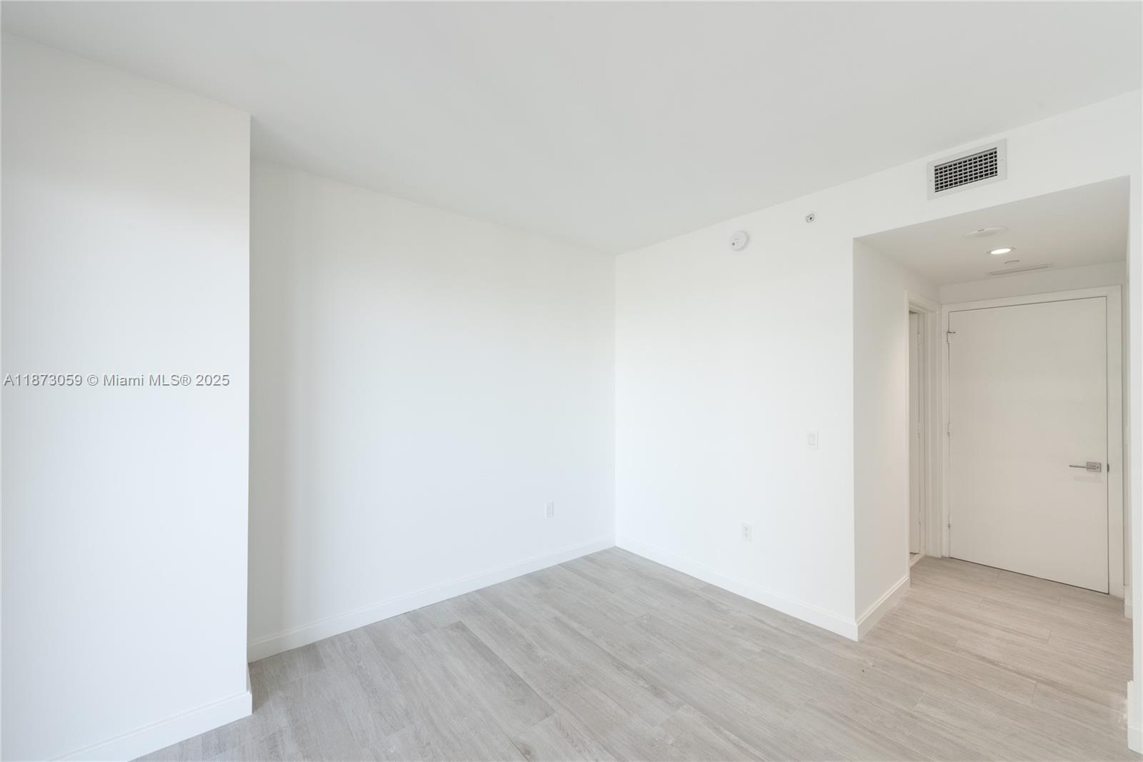 BRICKELL HEIGHTS EAST CON - Residential Lease