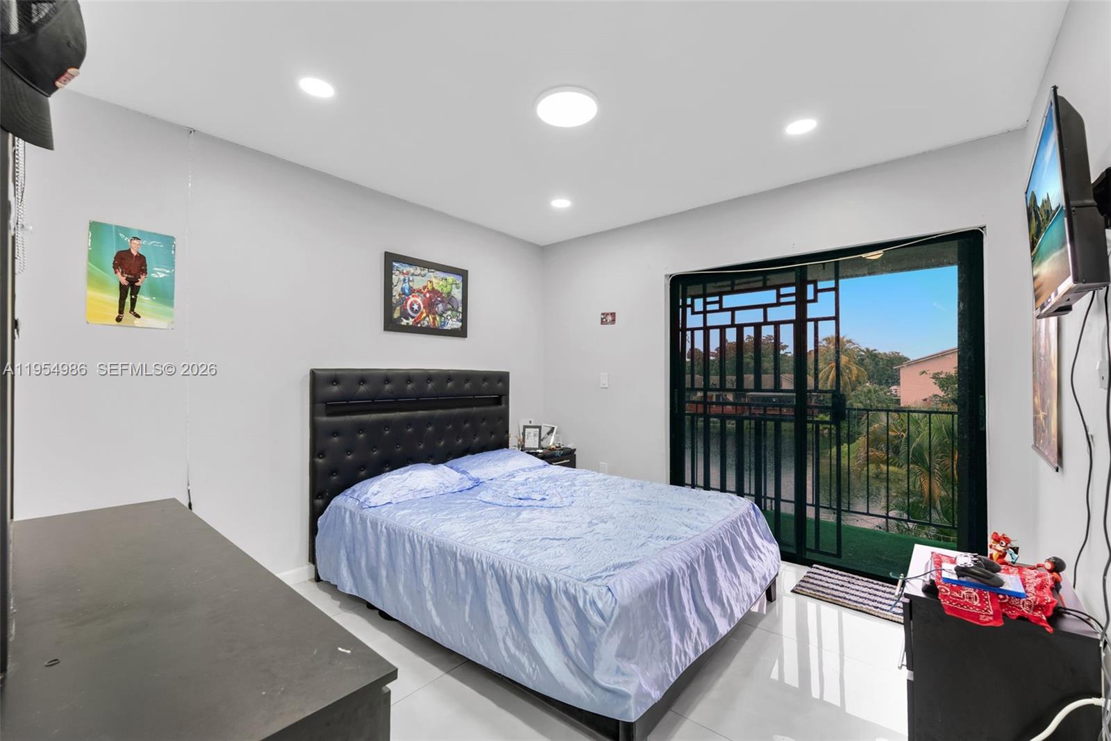 LAKE VILG AT INTL LAKE TH - Residential