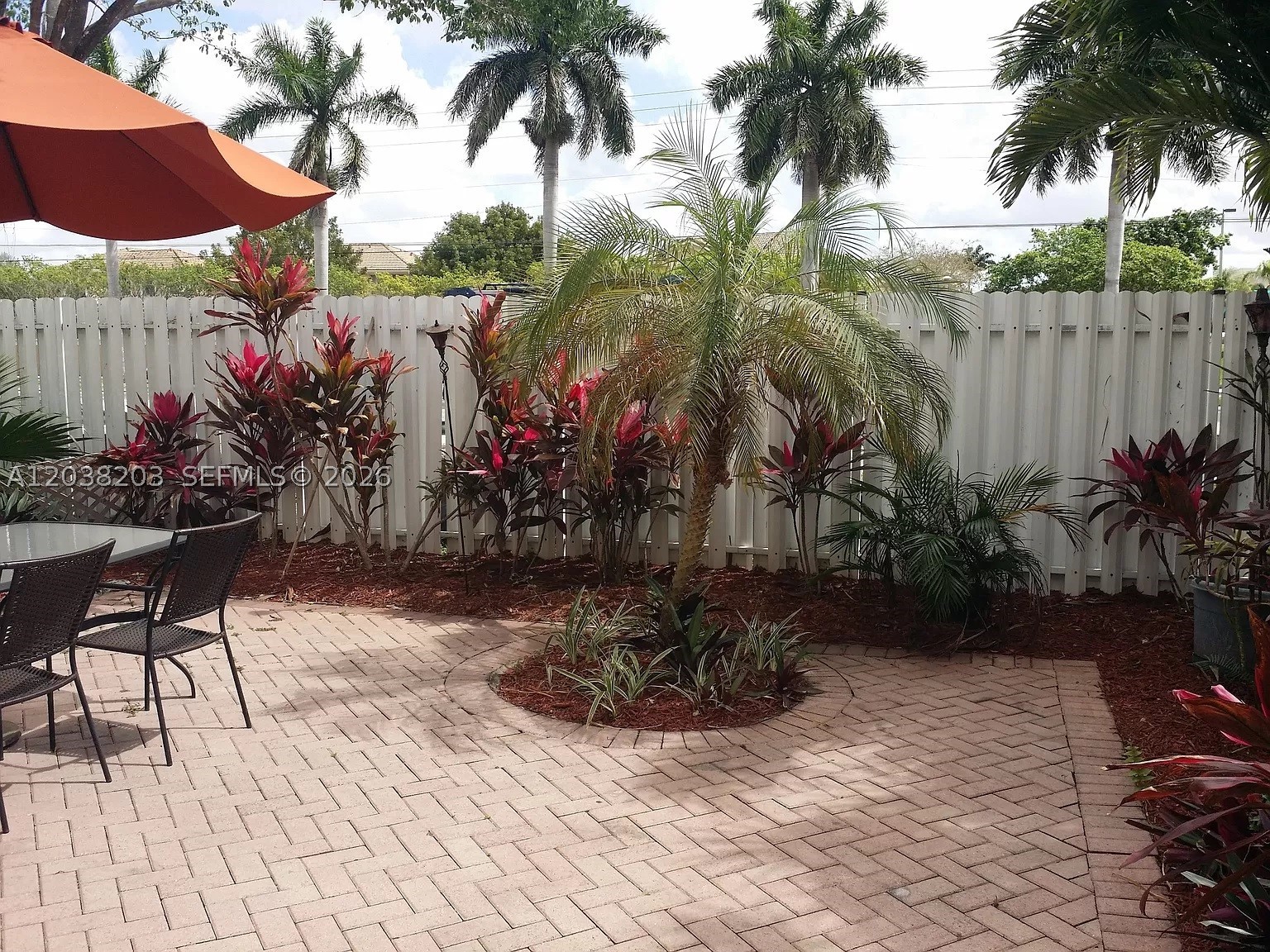 DORAL TOWNHOMES - Residential Lease