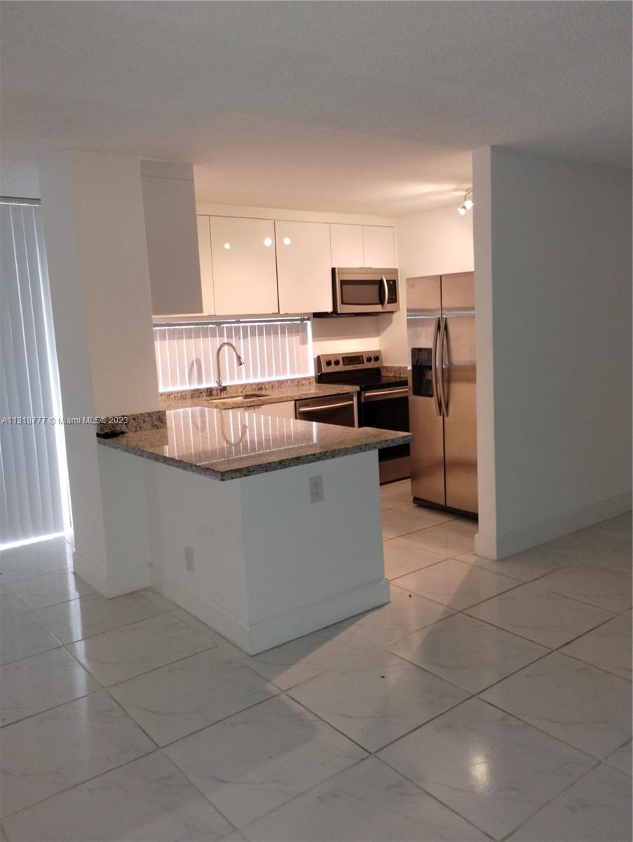 PLAZA OF AMERICAS CONDO P - Residential Lease