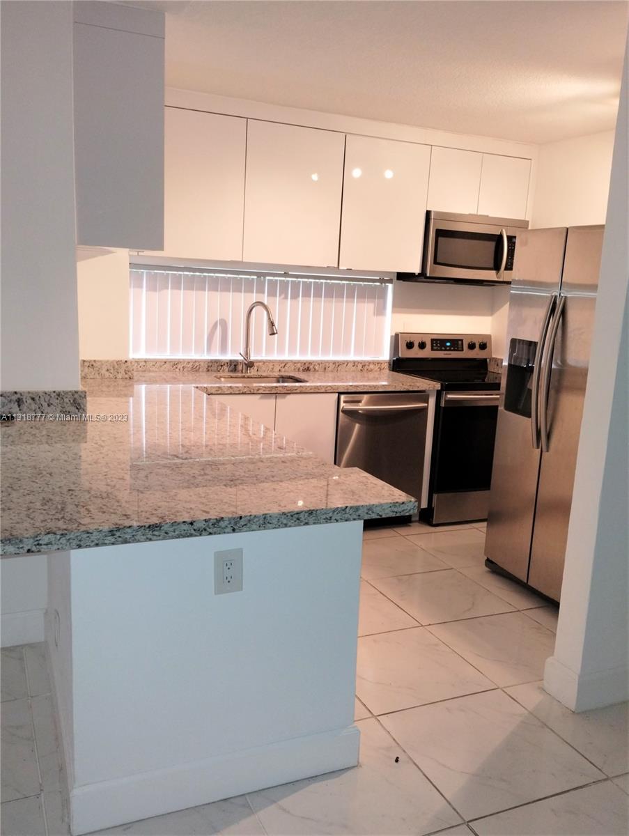 PLAZA OF AMERICAS CONDO P - Residential Lease
