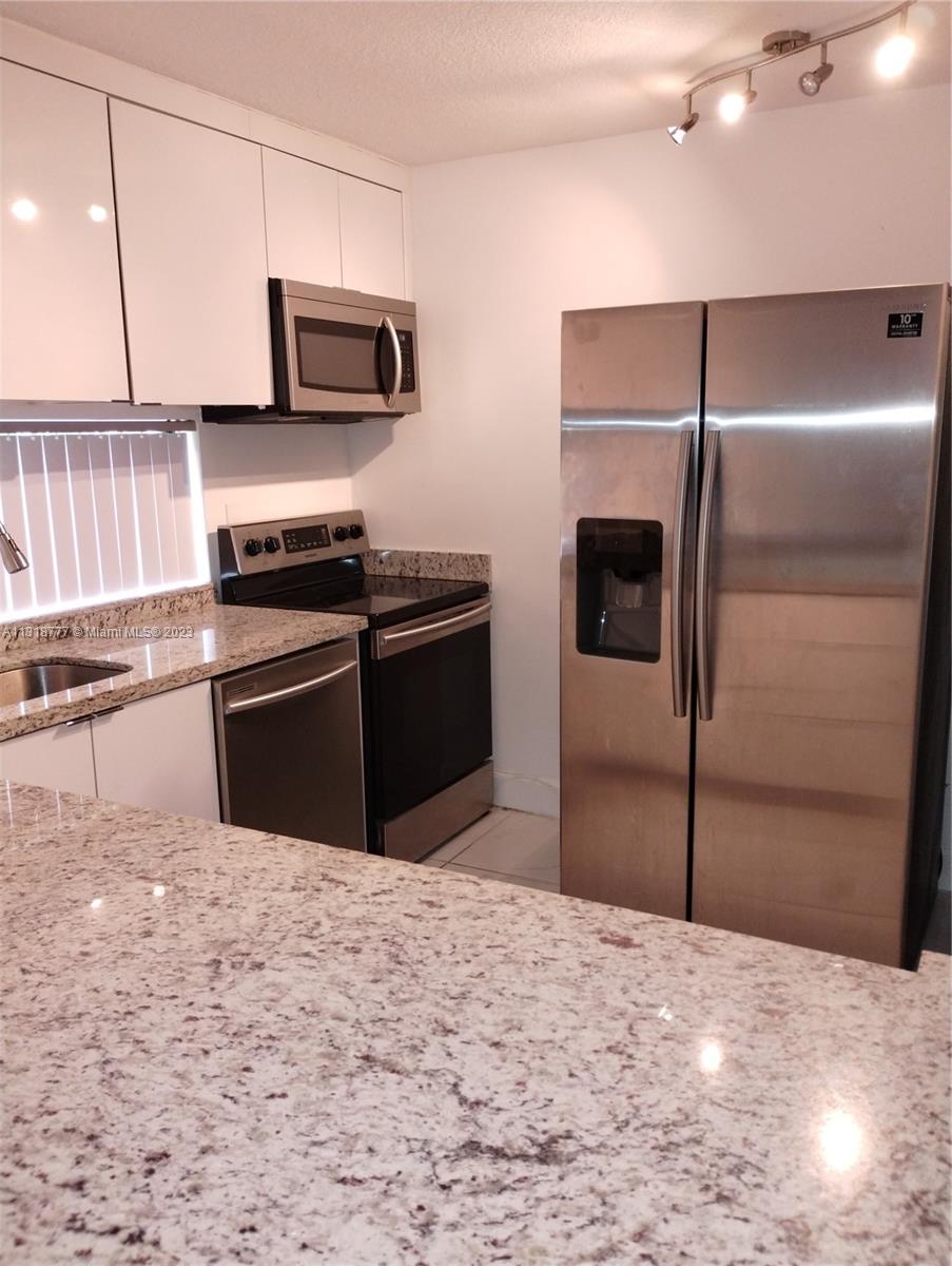 PLAZA OF AMERICAS CONDO P - Residential Lease