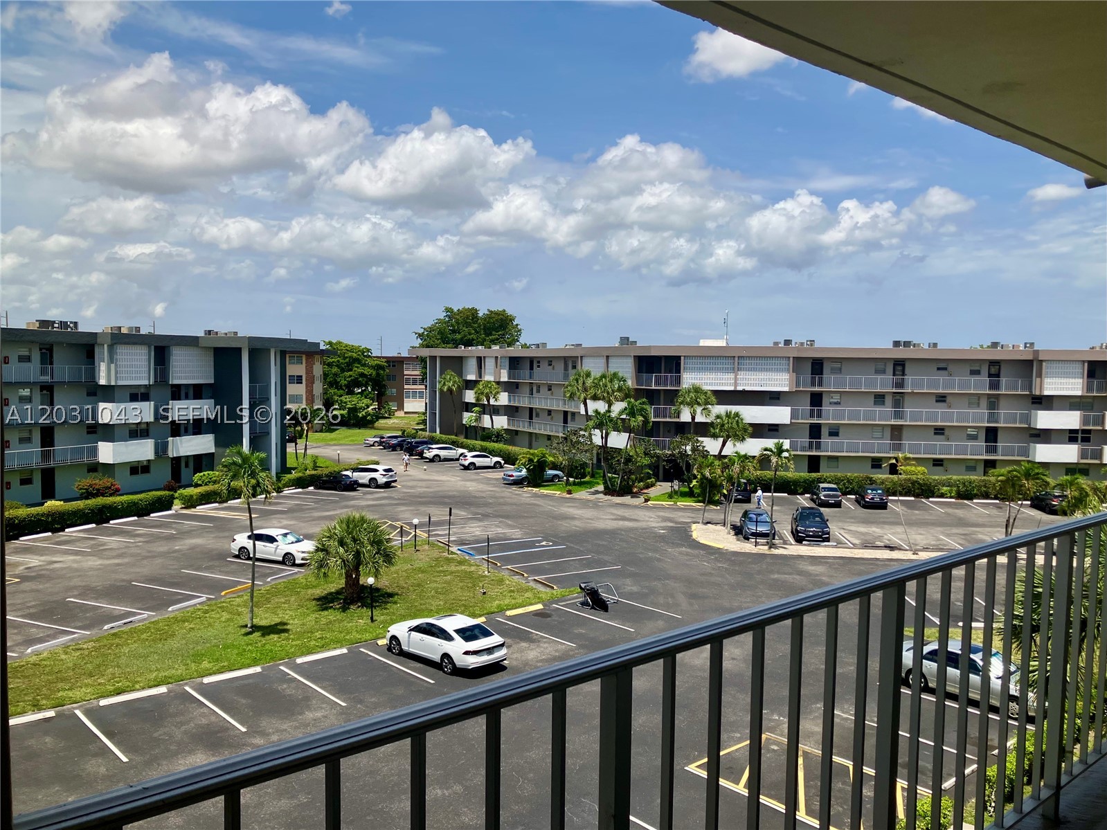 LAUDERDALE OAKS CONDO 5 - Residential