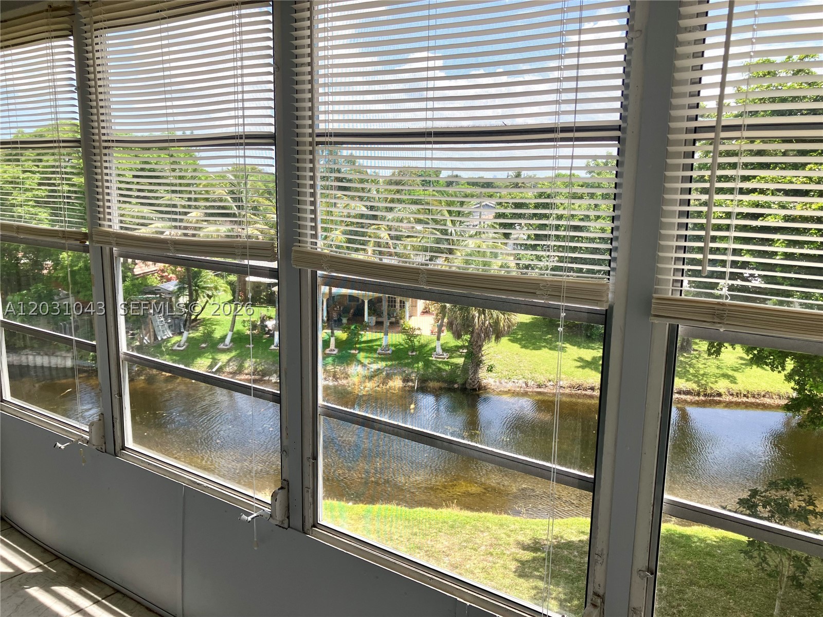 LAUDERDALE OAKS CONDO 5 - Residential