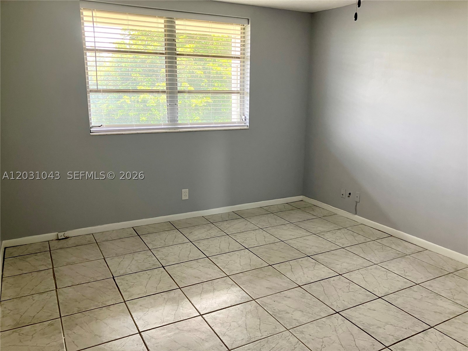 LAUDERDALE OAKS CONDO 5 - Residential