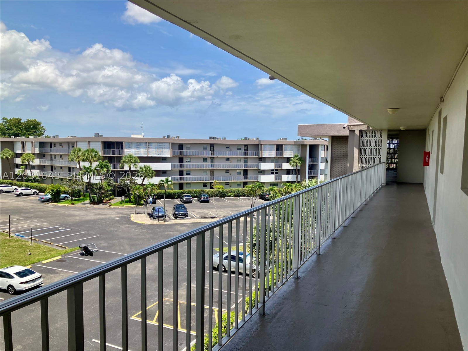 LAUDERDALE OAKS CONDO 5 - Residential
