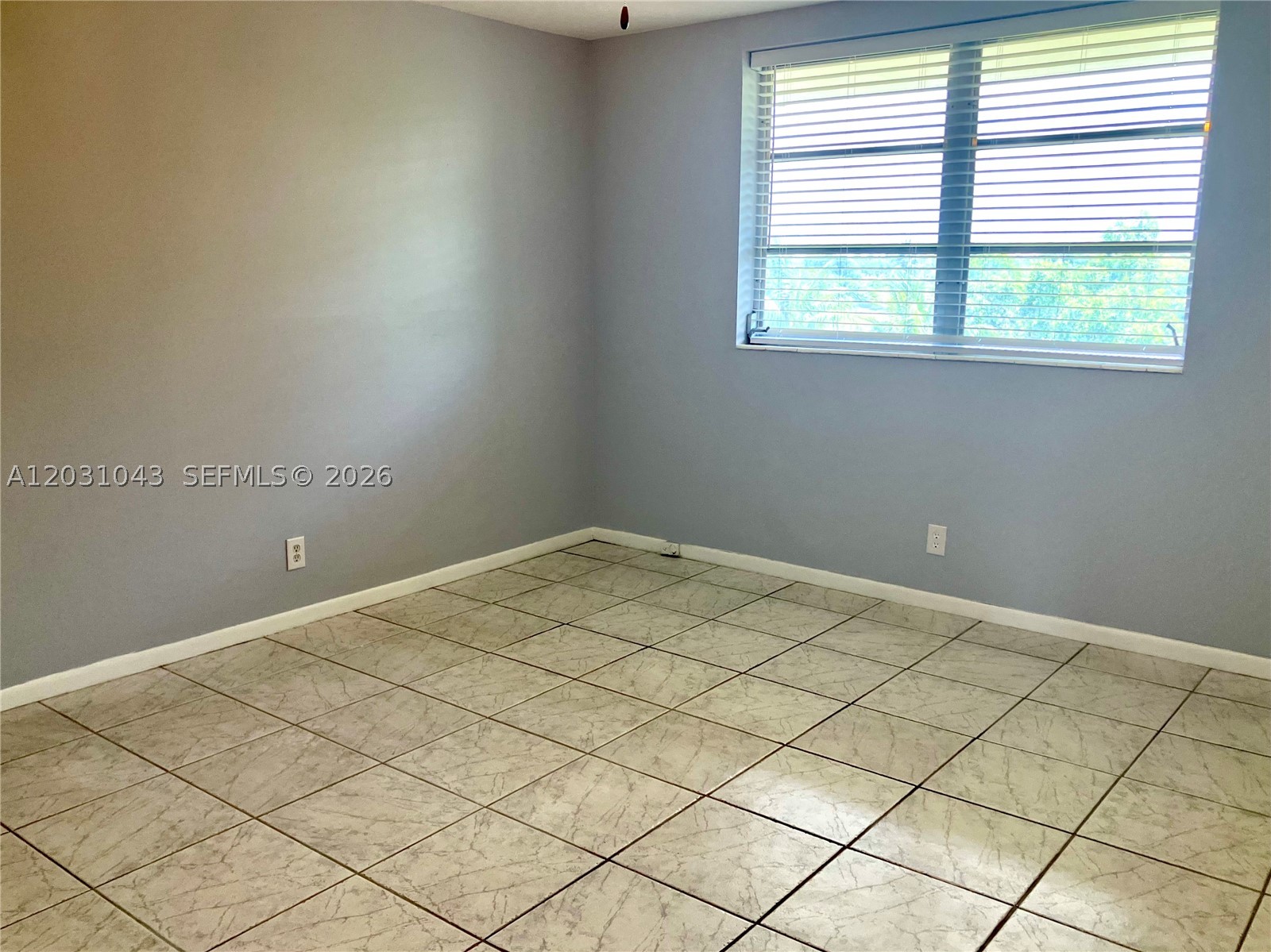 LAUDERDALE OAKS CONDO 5 - Residential
