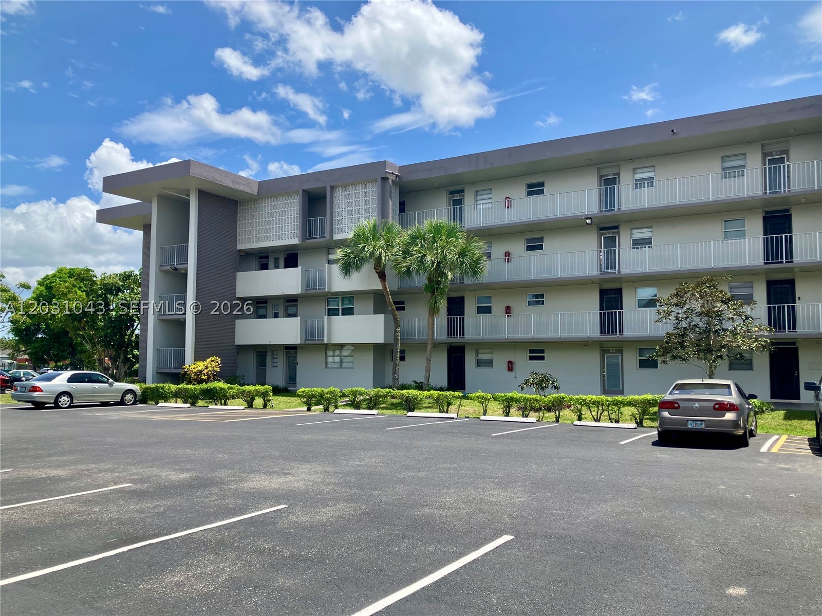 LAUDERDALE OAKS CONDO 5 - Residential